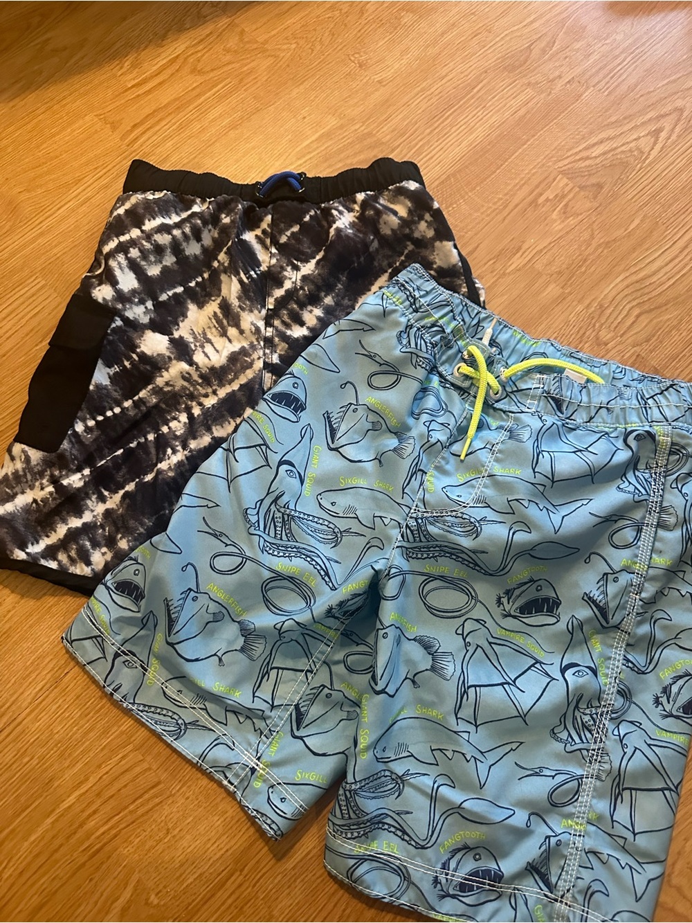 Kids swim trunks set